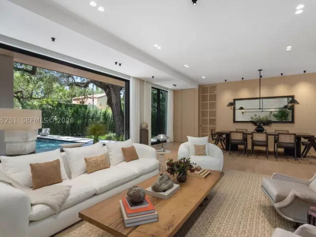 4-bedroom home for sale in Coral Gables - 418 Castania Ave - MondialRealty