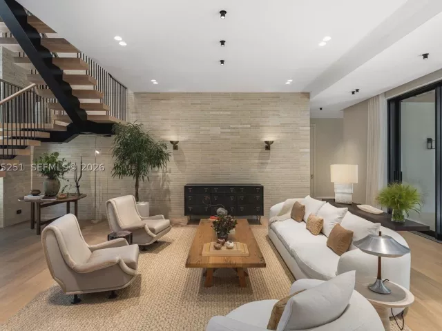4-bedroom home for sale in Coral Gables - 418 Castania Ave - MondialRealty
