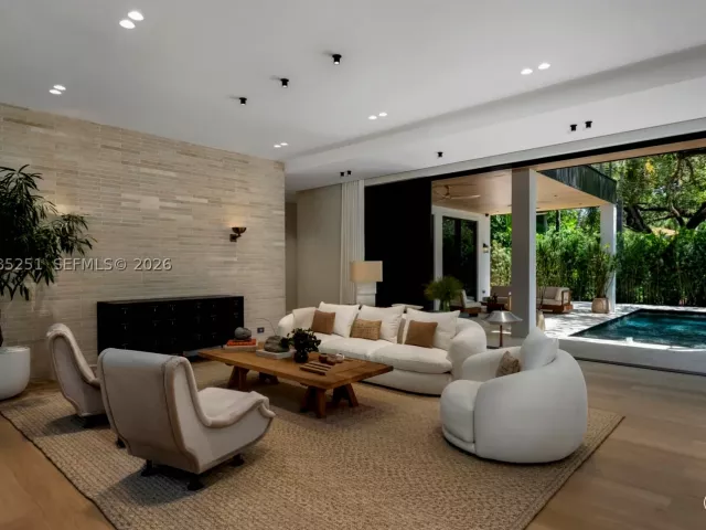 4-bedroom home for sale in Coral Gables - 418 Castania Ave - MondialRealty