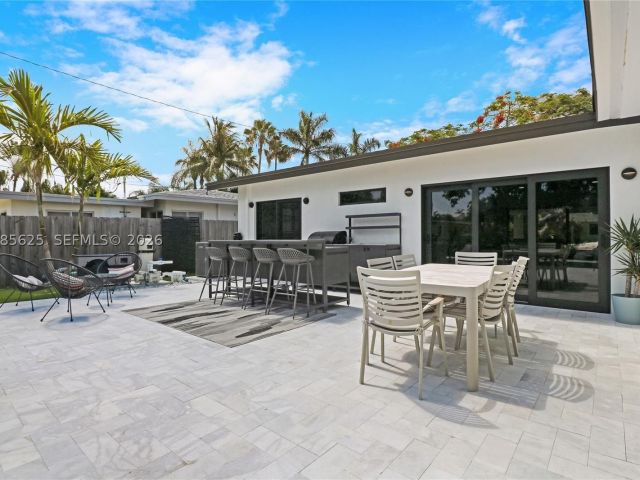 3-bedroom home for rent in Fort Lauderdale - 811 NE 17th Ct 0 - MondialRealty
