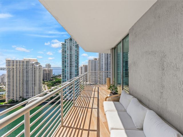 3-bedroom condo for sale in Miami - 325 S Biscayne Blvd 2723 - MondialRealty