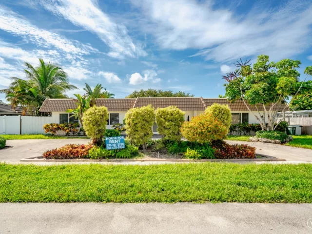 3-bedroom home for rent in Boca Raton - 1424 SW 13th Drive 1424 - MondialRealty
