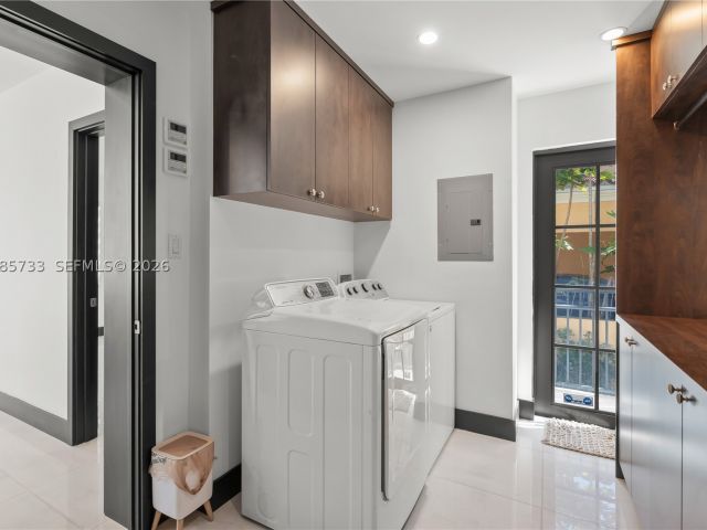 4-bedroom home for rent in Coral Gables - 519 Alhambra Cir - MondialRealty