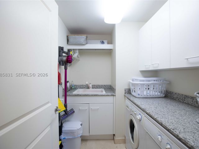 3-bedroom condo for rent in Aventura - 6000 Island Blvd 2602 - MondialRealty