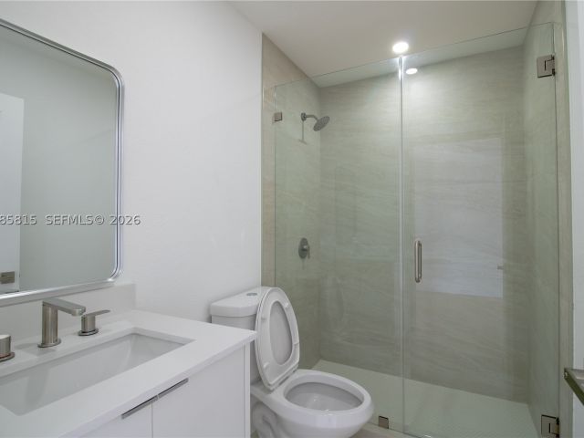 5-bedroom home for sale in Miami - 19720 SW 116th Ave - MondialRealty
