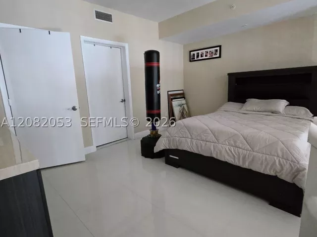2-bedroom condo for sale in Miami - 244 Biscayne Blvd 652 - MondialRealty