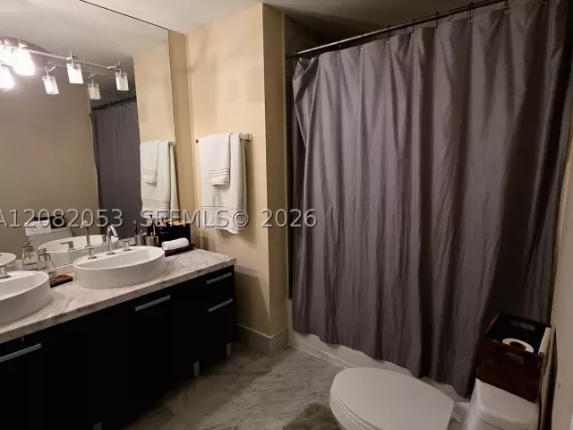 2-bedroom condo for sale in Miami - 244 Biscayne Blvd 652 - MondialRealty