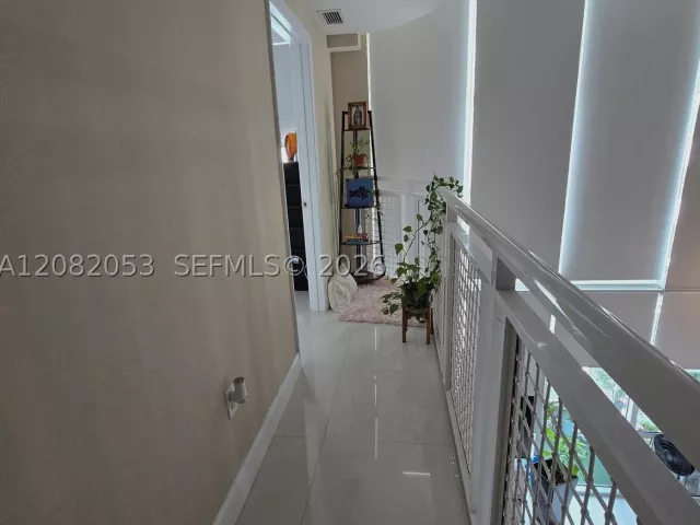 2-bedroom condo for sale in Miami - 244 Biscayne Blvd 652 - MondialRealty