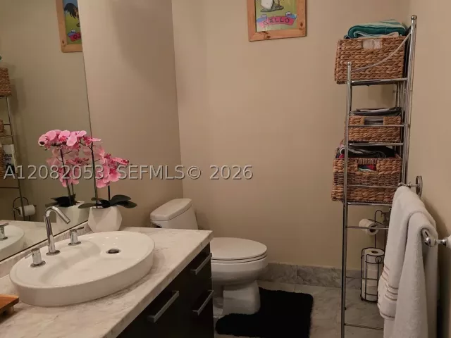 2-bedroom condo for sale in Miami - 244 Biscayne Blvd 652 - MondialRealty