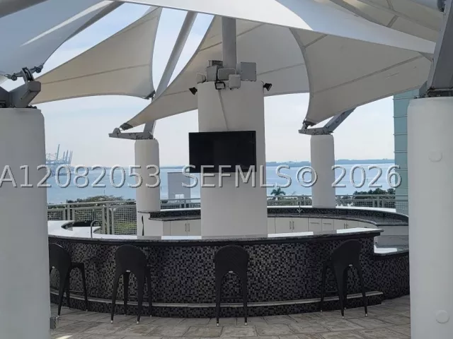 2-bedroom condo for sale in Miami - 244 Biscayne Blvd 652 - MondialRealty
