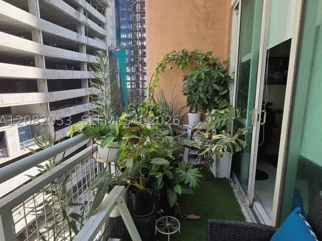 2-bedroom condo for sale in Miami - 244 Biscayne Blvd 652 - MondialRealty