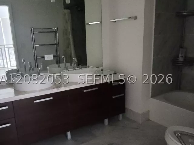 2-bedroom condo for sale in Miami - 244 Biscayne Blvd 652 - MondialRealty