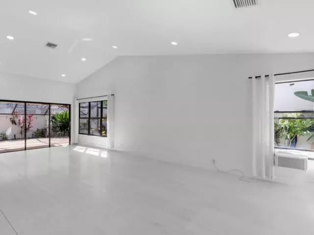 3-bedroom home for rent in Boca Raton - 21326 CAMPO ALLEGRO Drive - MondialRealty