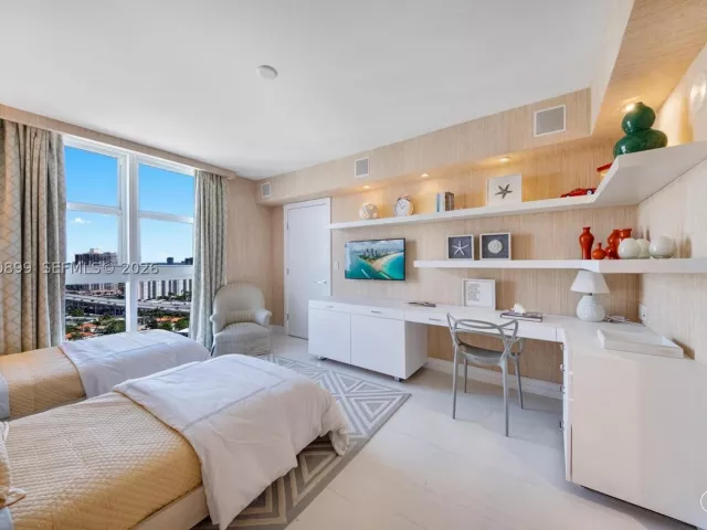 3-bedroom condo for sale in Sunny Isles Beach - 18911 Collins Ave 2705 - MondialRealty