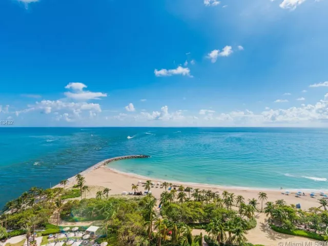2-bedroom condo for sale in Bal Harbour - 10295 COLLINS AV 1202 - MondialRealty