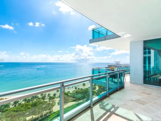 2-bedroom condo for sale in Bal Harbour - 10295 COLLINS AV 1202 - MondialRealty