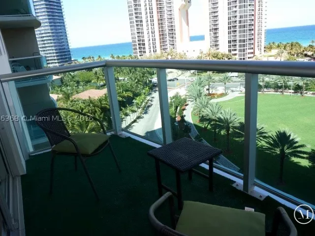 1-bedroom condo for rent in Sunny Isles Beach - 19370 COLLINS AV SEASONAL 923 - MondialRealty