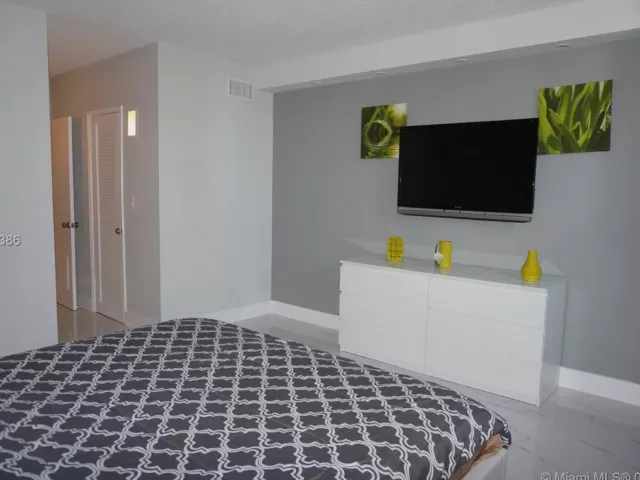 Apartment for rent  Unit #1417 - photo 276994