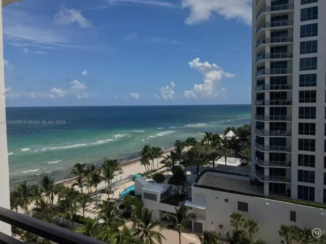 1-bedroom condo for rent in Hollywood - 3505 S Ocean Dr 1415 - MondialRealty