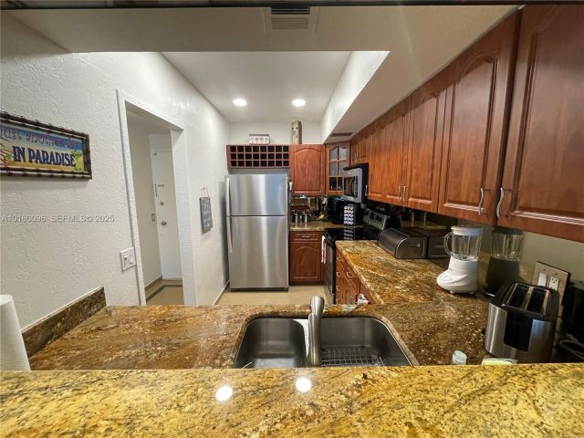 condo for rent in Hollywood - 3505 S Ocean Dr 105 - MondialRealty