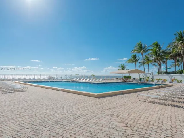 1-bedroom condo for rent in Hollywood - 3505 S OCEAN DR 607 - MondialRealty