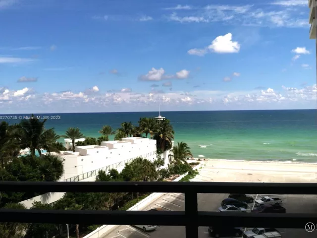 1-bedroom condo for rent in Hollywood - 3505 S OCEAN DR 607 - MondialRealty