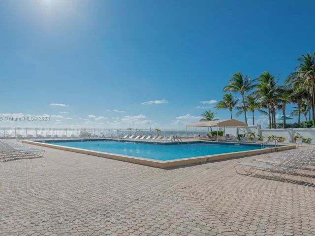 1-bedroom condo for rent in Hollywood - 3505 S OCEAN DR 1111 - MondialRealty