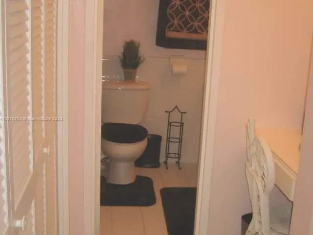 1-bedroom condo for rent in Hollywood - 3505 S OCEAN DR 1111 - MondialRealty