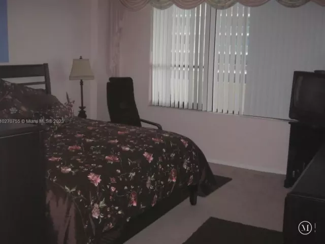 1-bedroom condo for rent in Hollywood - 3505 S OCEAN DR 1111 - MondialRealty