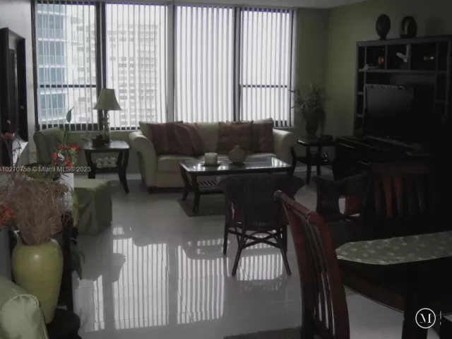 1-bedroom condo for rent in Hollywood - 3505 S OCEAN DR 1111 - MondialRealty