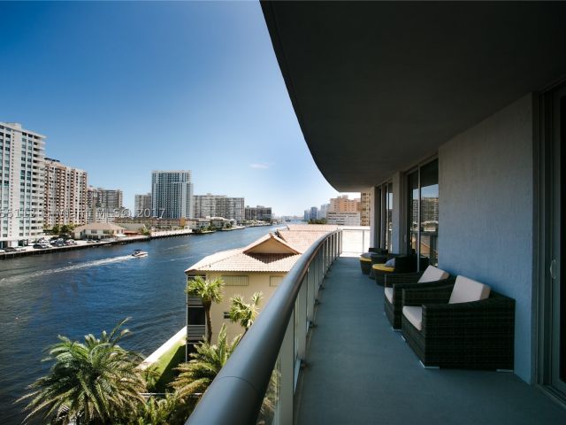 3-bedroom condo for rent in Hallandale Beach - 2600 E Hallandale Beach Blvd T501 SEASONAL - MondialRealty