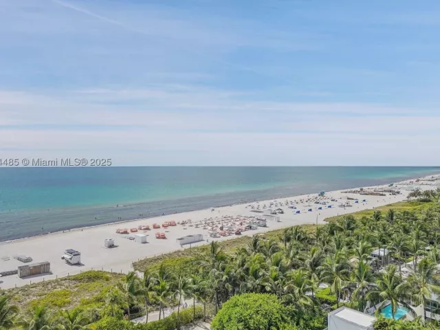 2-bedroom condo for rent in Miami Beach - 2301 Collins Ave 815/814 - MondialRealty