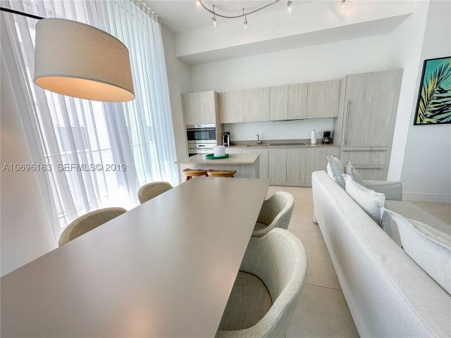 1-bedroom condo for rent in Hollywood - 4111 S OCEAN DR 205 - MondialRealty