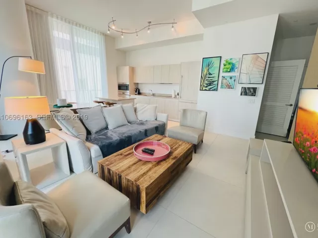 1-bedroom condo for rent in Hollywood - 4111 S OCEAN DR 205 - MondialRealty