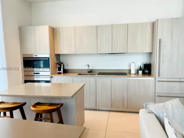 1-bedroom condo for rent in Hollywood - 4111 S OCEAN DR 205 - MondialRealty
