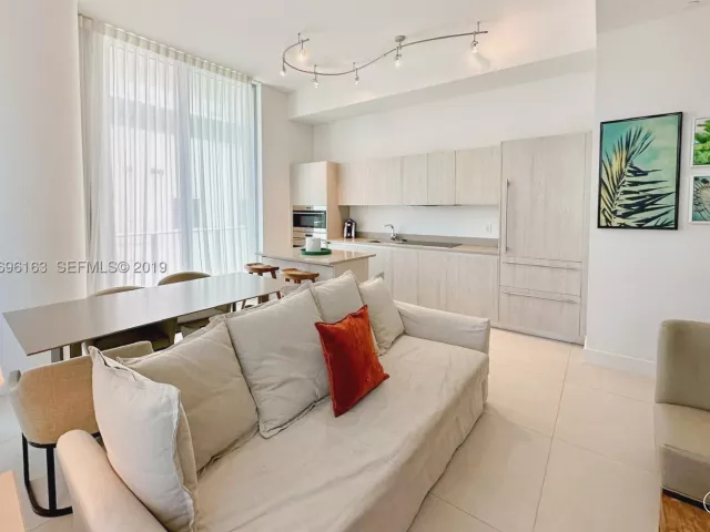 1-bedroom condo for rent in Hollywood - 4111 S OCEAN DR 205 - MondialRealty
