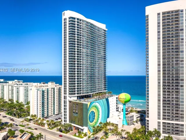 1-bedroom condo for rent in Hollywood - 4111 S OCEAN DR 205 - MondialRealty