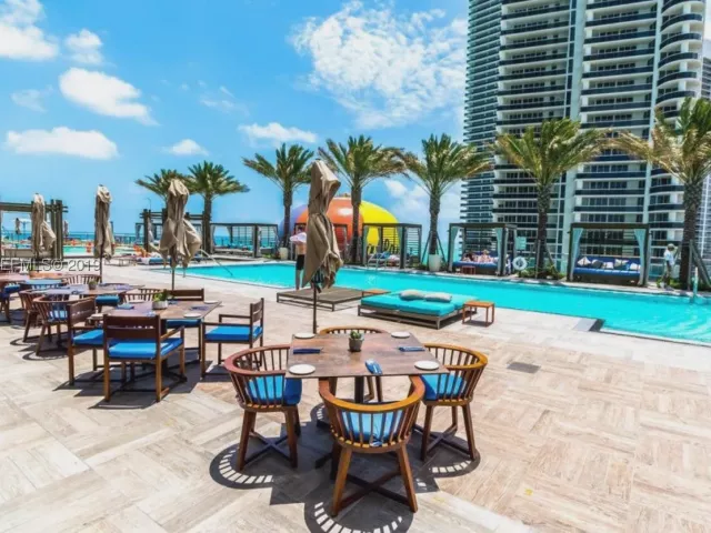 1-bedroom condo for rent in Hollywood - 4111 S OCEAN DR 205 - MondialRealty