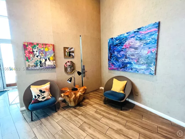 1-bedroom condo for rent in Hollywood - 4111 S OCEAN DR 205 - MondialRealty