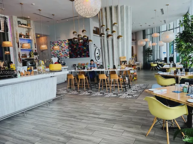 1-bedroom condo for rent in Hollywood - 4111 S OCEAN DR 205 - MondialRealty