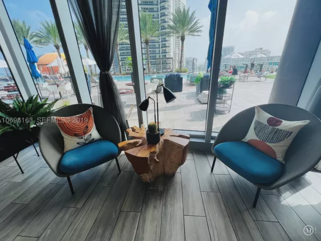 1-bedroom condo for rent in Hollywood - 4111 S OCEAN DR 205 - MondialRealty