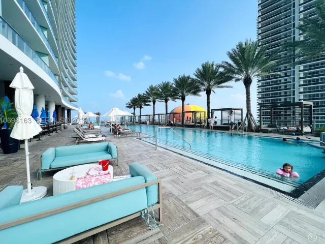 1-bedroom condo for rent in Hollywood - 4111 S OCEAN DR 205 - MondialRealty