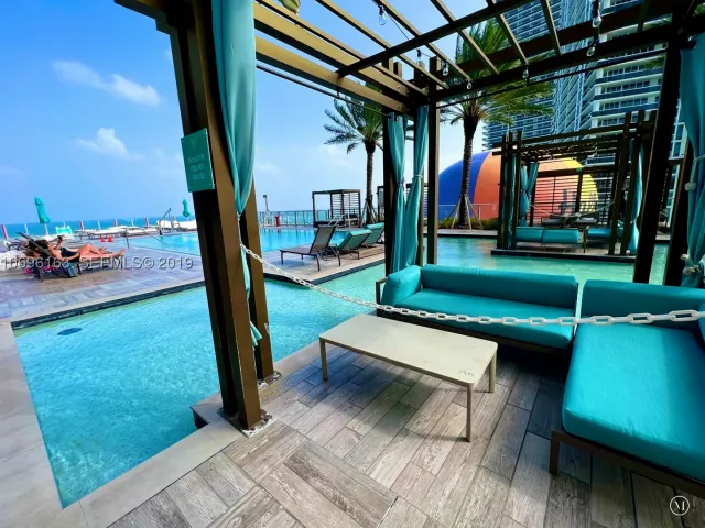 1-bedroom condo for rent in Hollywood - 4111 S OCEAN DR 205 - MondialRealty