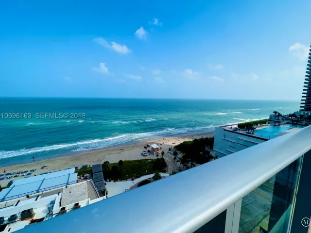 1-bedroom condo for rent in Hollywood - 4111 S OCEAN DR 205 - MondialRealty