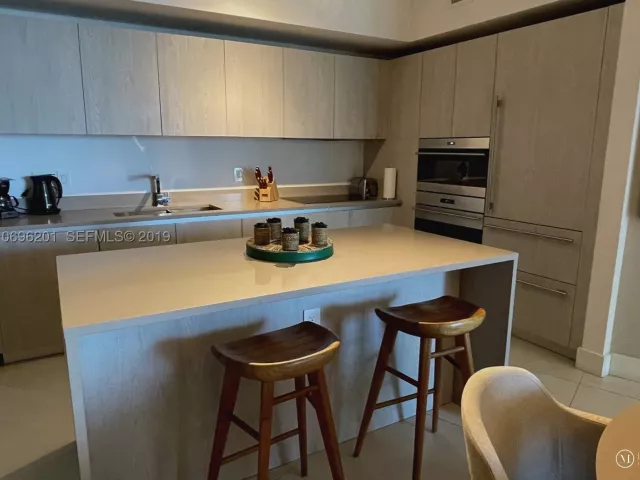 1-bedroom condo for rent in Hollywood - 4111 S OCEAN DR 1107 - MondialRealty