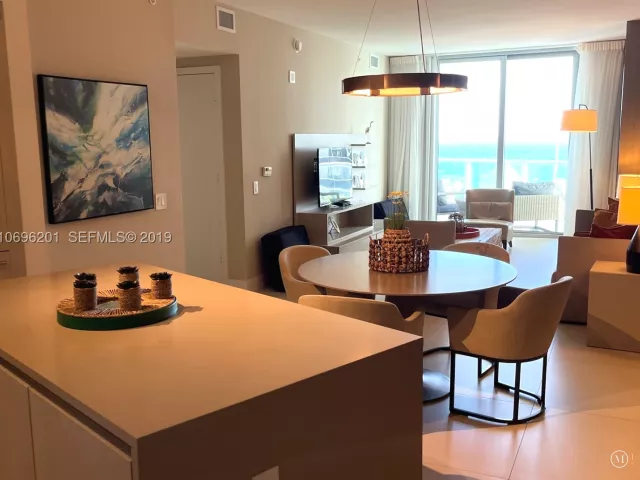1-bedroom condo for rent in Hollywood - 4111 S OCEAN DR 1107 - MondialRealty