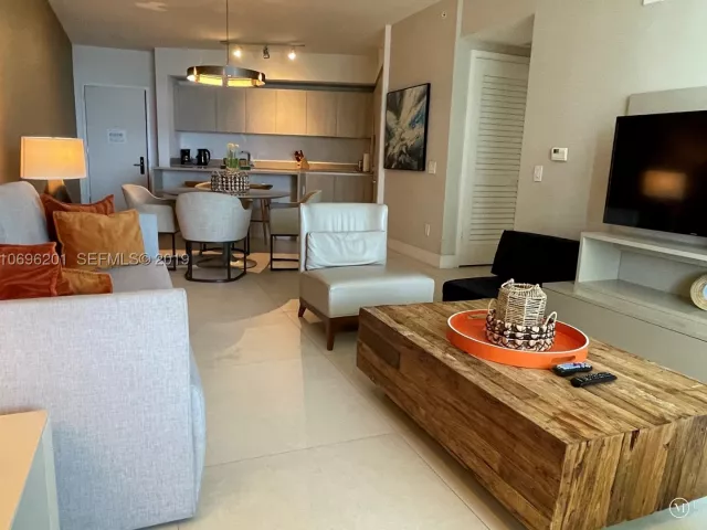 1-bedroom condo for rent in Hollywood - 4111 S OCEAN DR 1107 - MondialRealty