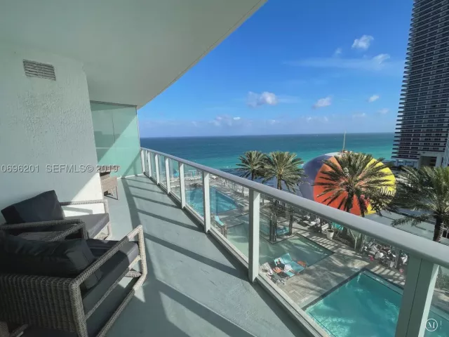 1-bedroom condo for rent in Hollywood - 4111 S OCEAN DR 1107 - MondialRealty