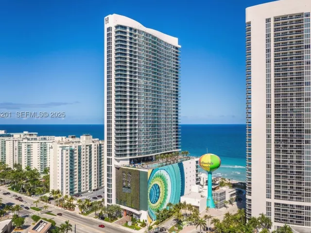 1-bedroom condo for rent in Hollywood - 4111 S OCEAN DR 1107 - MondialRealty
