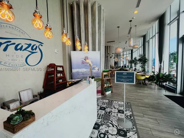 1-bedroom condo for rent in Hollywood - 4111 S OCEAN DR 1107 - MondialRealty